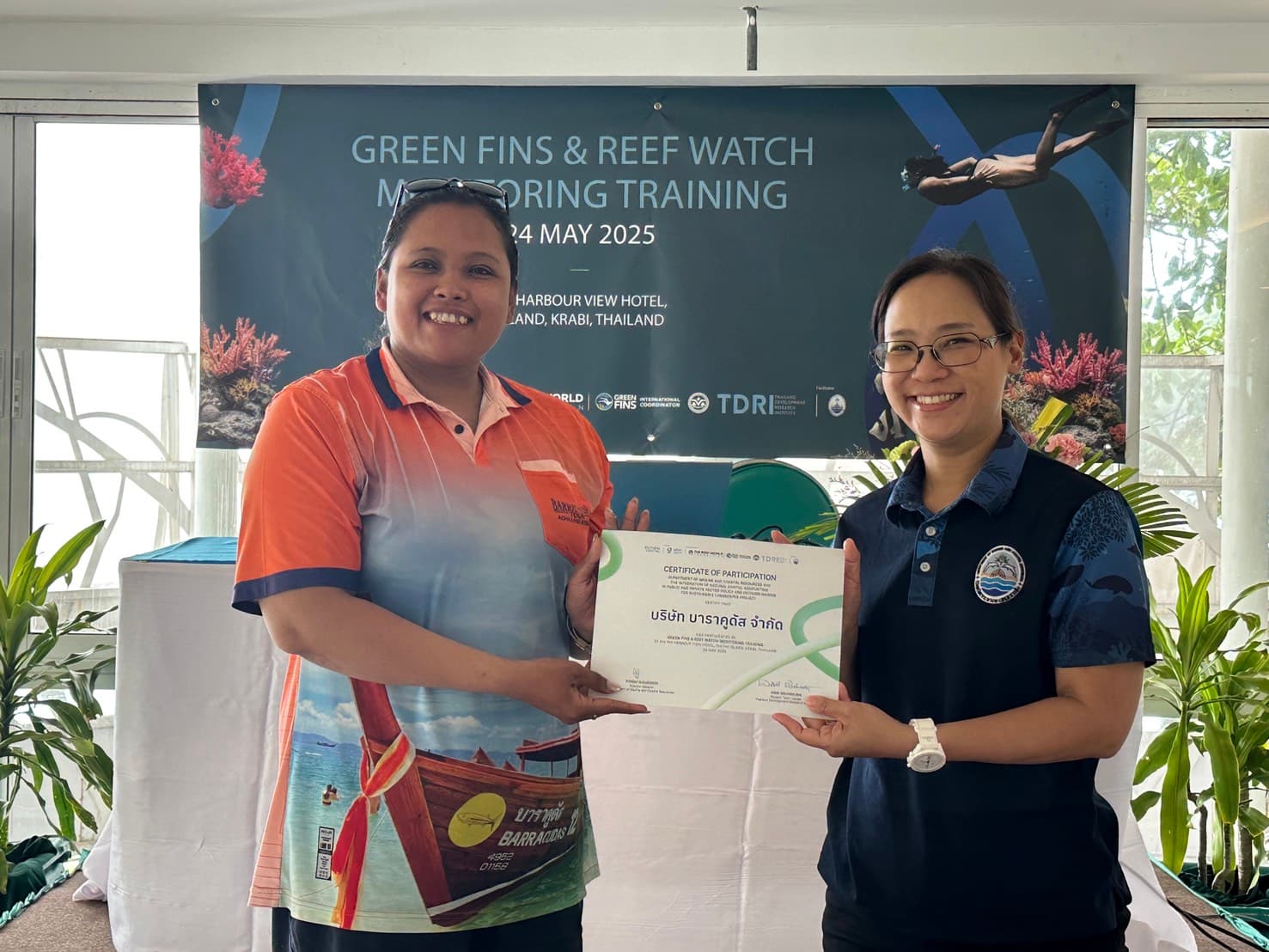 Barracudas Tour receiving its Green Fins and Reef Watch Monitoring Training certificate of participation, 24 May 2025